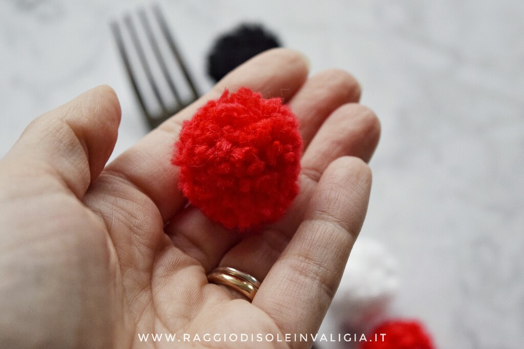 Come Fare Fiocchi E Pompon Con Una Forchetta Raggio Di