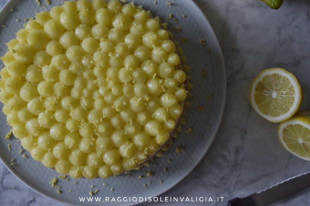 Naked cake al limone, ricetta semplice spiegata passo passo