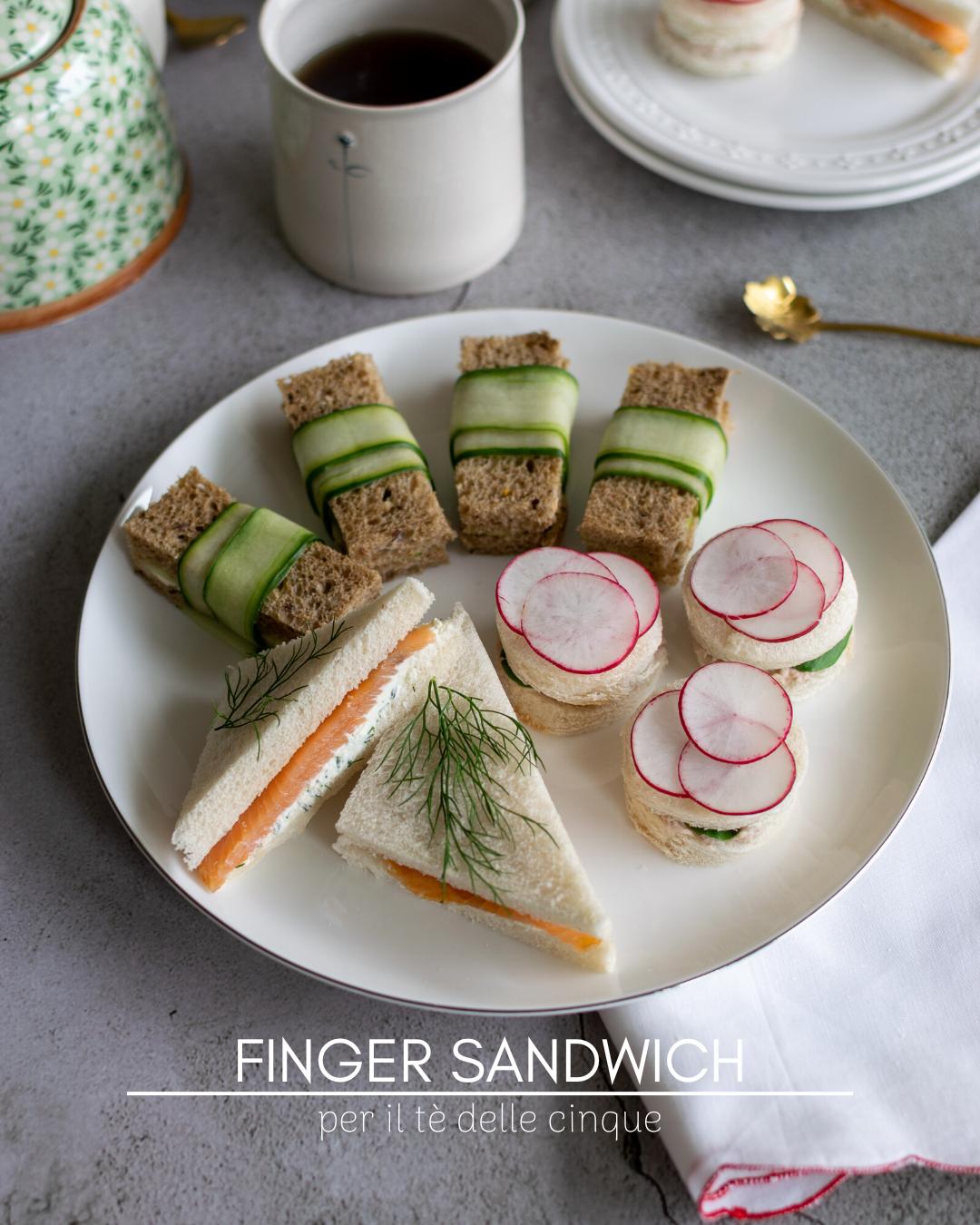 Finger sandwich al cetriolo per l'afternoon tea inglese o tè delle cinque